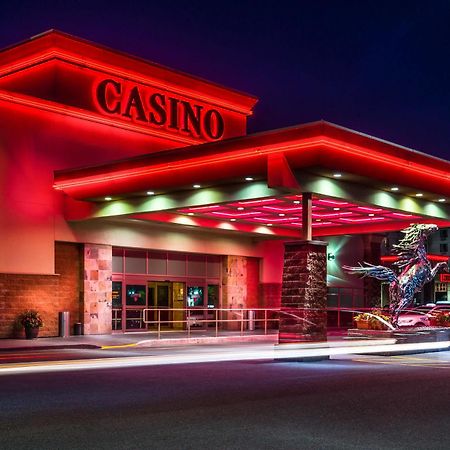 Deerfoot Inn And Casino YYC Exteriör bild