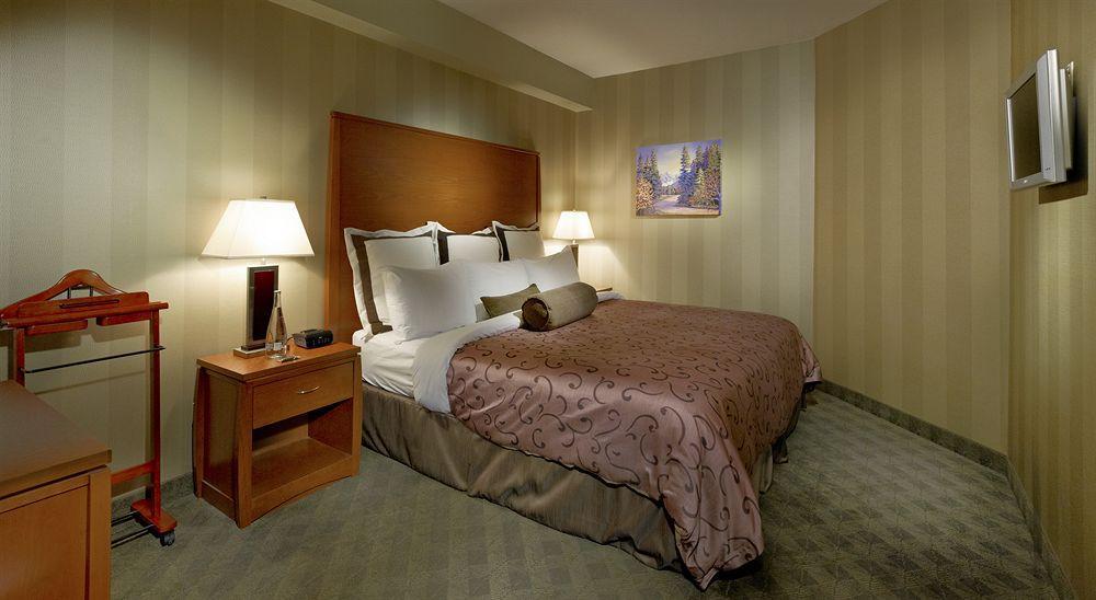 Deerfoot Inn And Casino YYC Exteriör bild