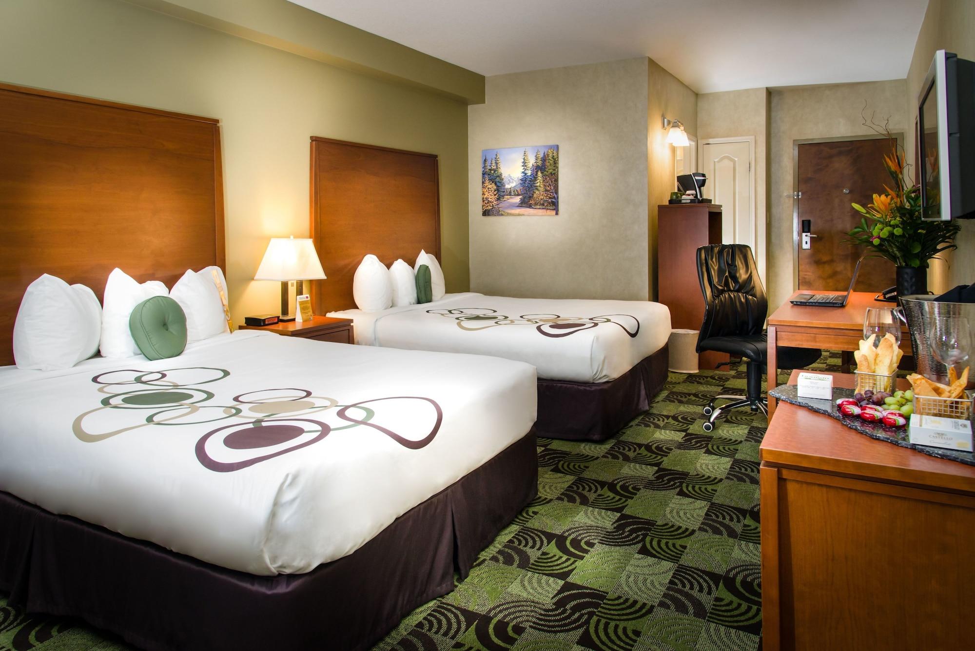 Deerfoot Inn And Casino YYC Exteriör bild