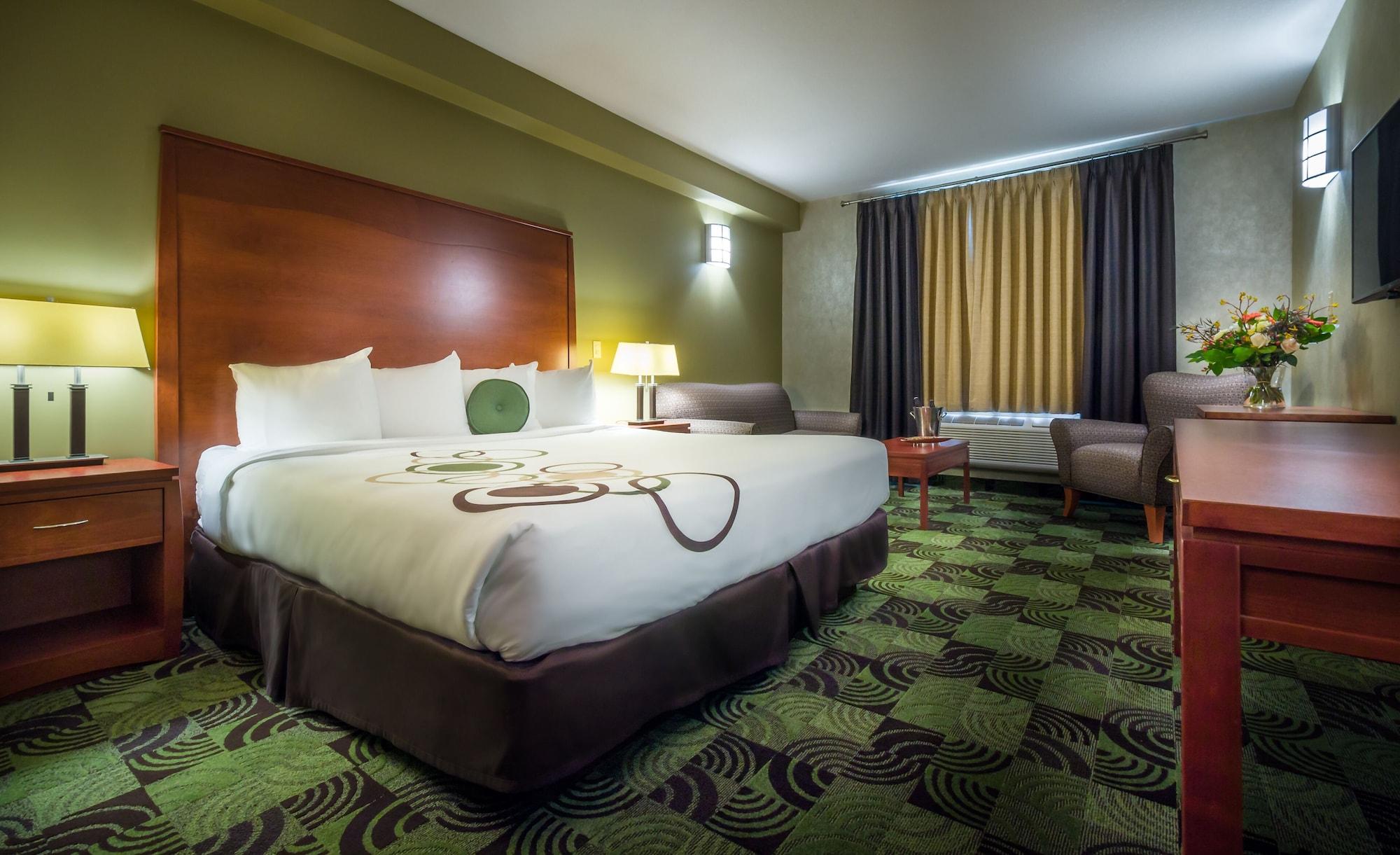 Deerfoot Inn And Casino YYC Exteriör bild