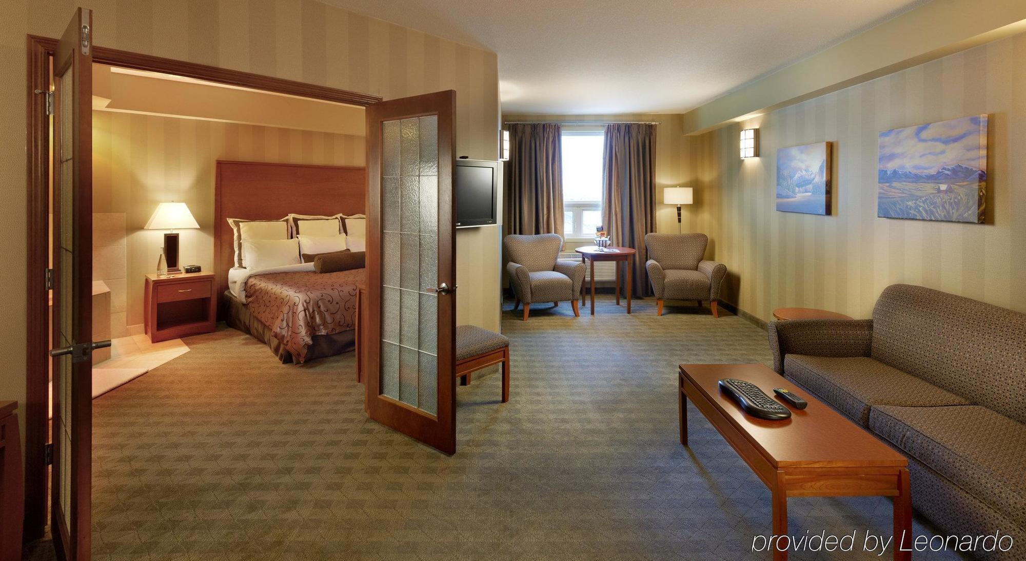 Deerfoot Inn And Casino YYC Exteriör bild