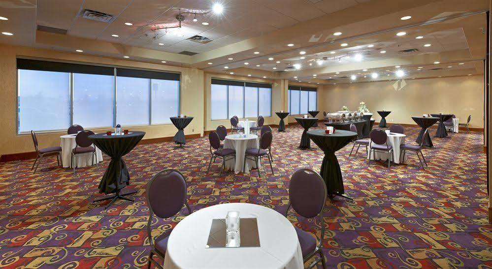 Deerfoot Inn And Casino YYC Exteriör bild