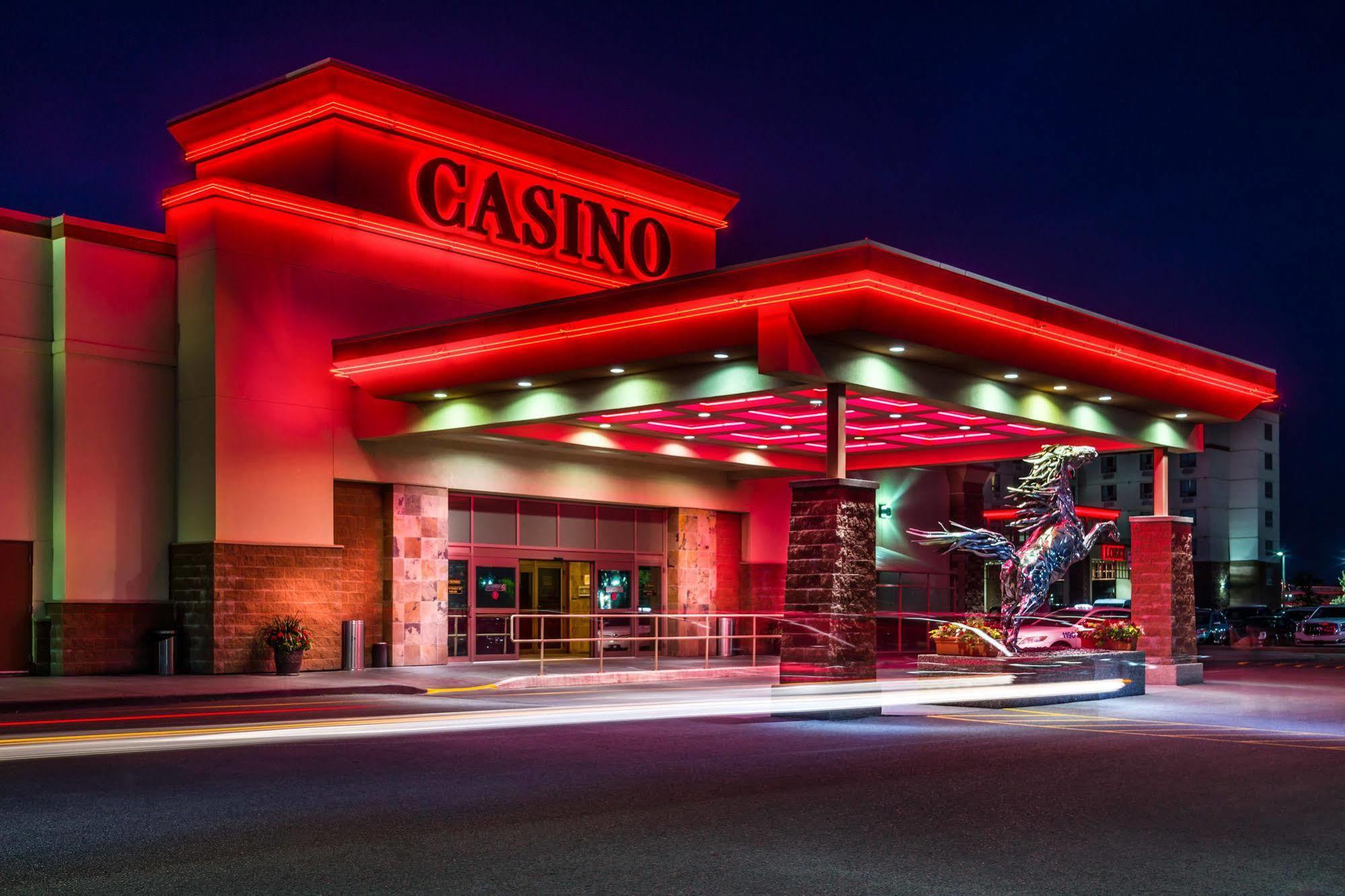 Deerfoot Inn And Casino YYC Exteriör bild