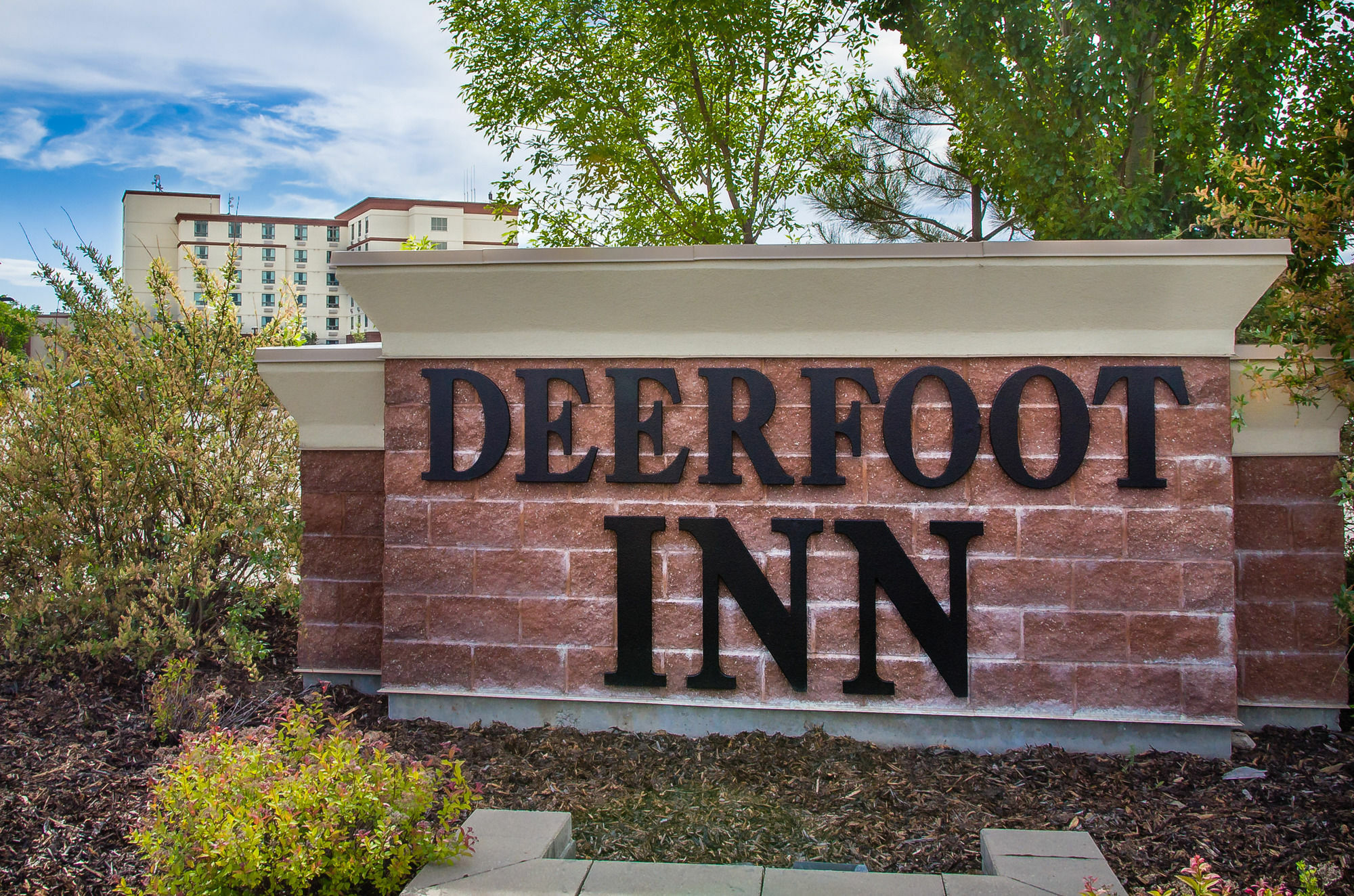 Deerfoot Inn And Casino YYC Exteriör bild