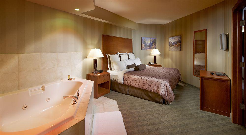 Deerfoot Inn And Casino YYC Exteriör bild